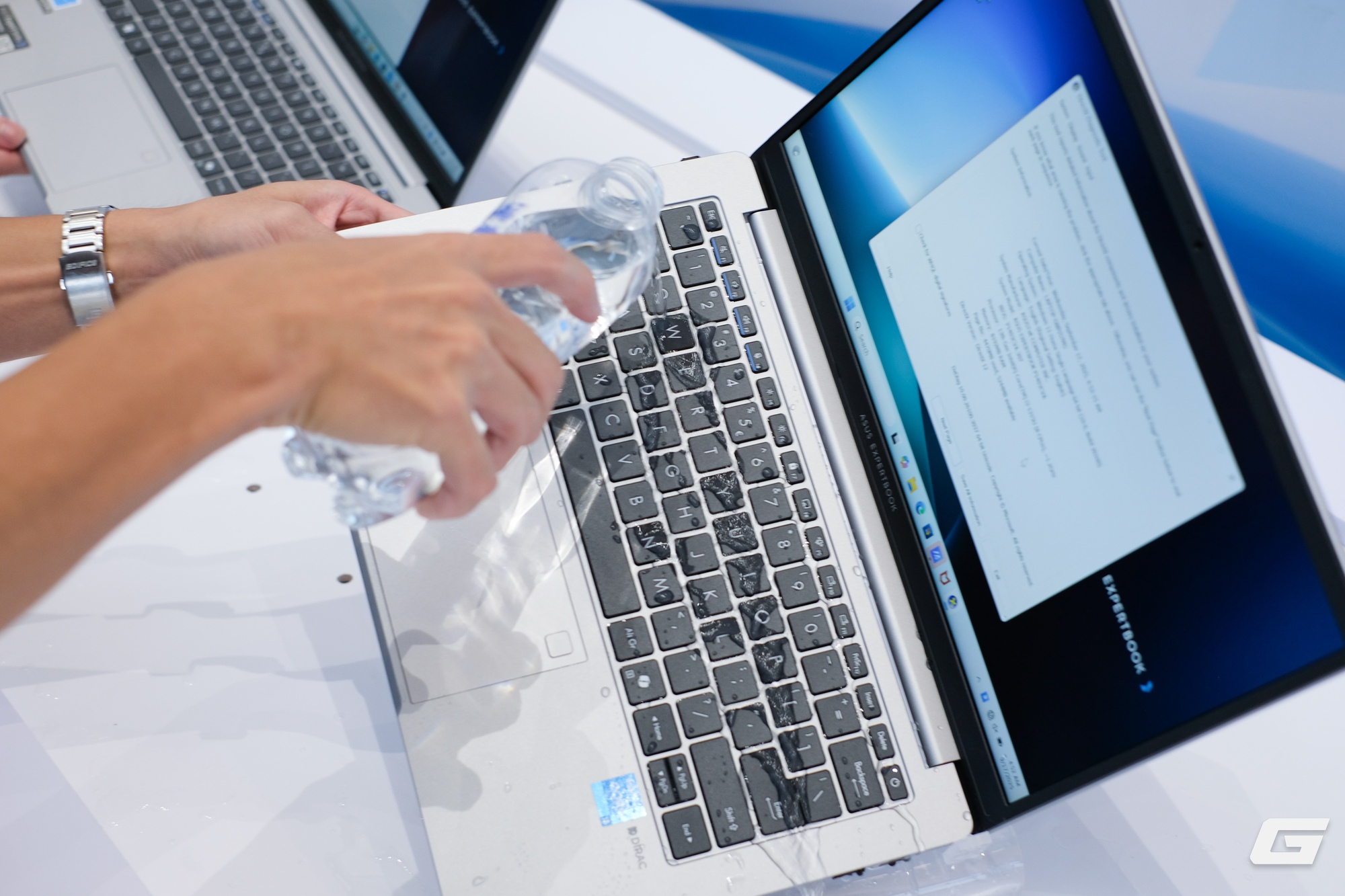 Dell, HP, Lenovo đi trước cả chục năm - Tại sao ASUS vẫn đặt cược sẽ dẫn đầu thị trường laptop doanh nghiệp tại Việt Nam?- Ảnh 13.