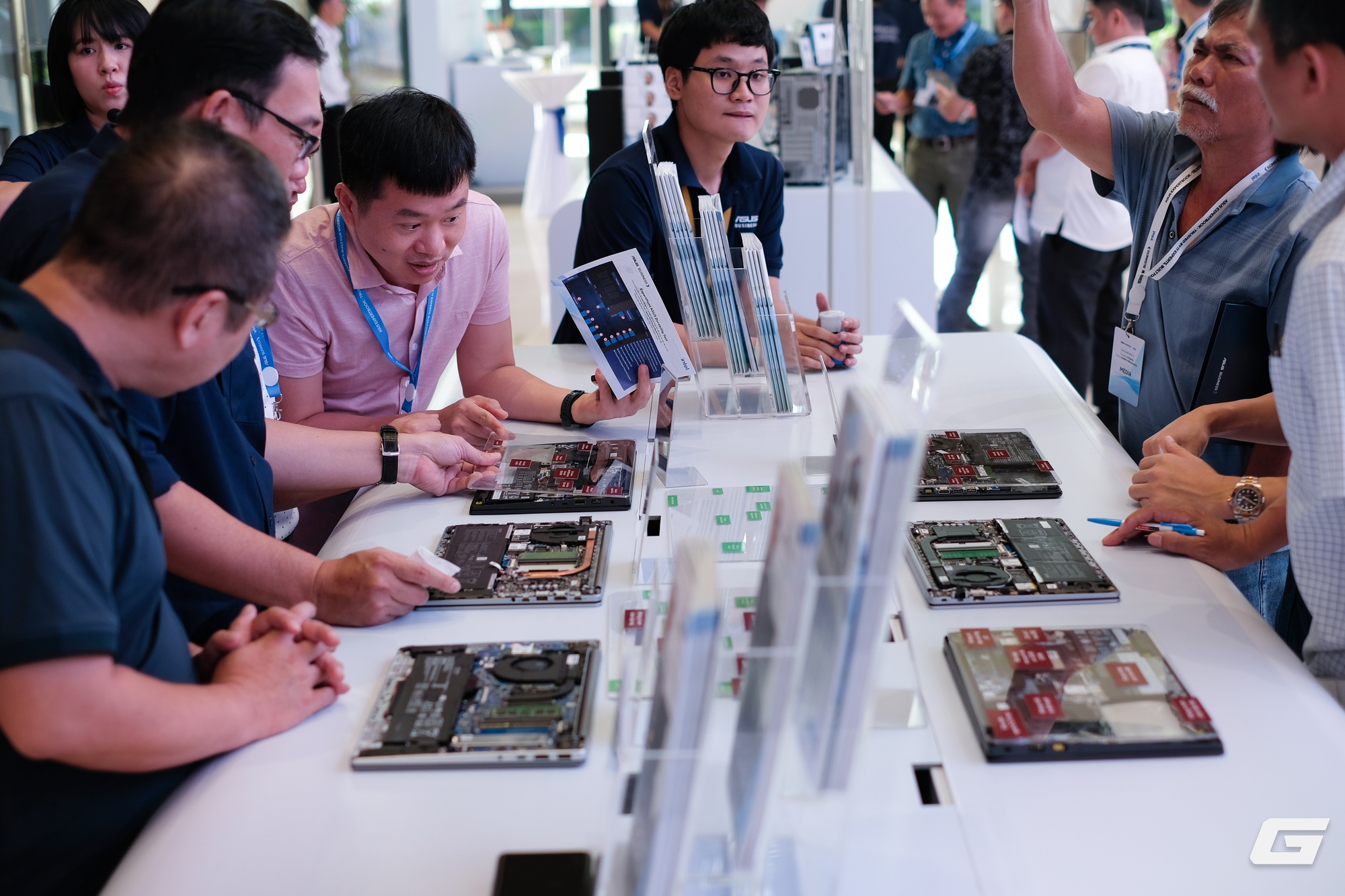 Dell, HP, Lenovo đi trước cả chục năm - Tại sao ASUS vẫn đặt cược sẽ dẫn đầu thị trường laptop doanh nghiệp tại Việt Nam?- Ảnh 1.