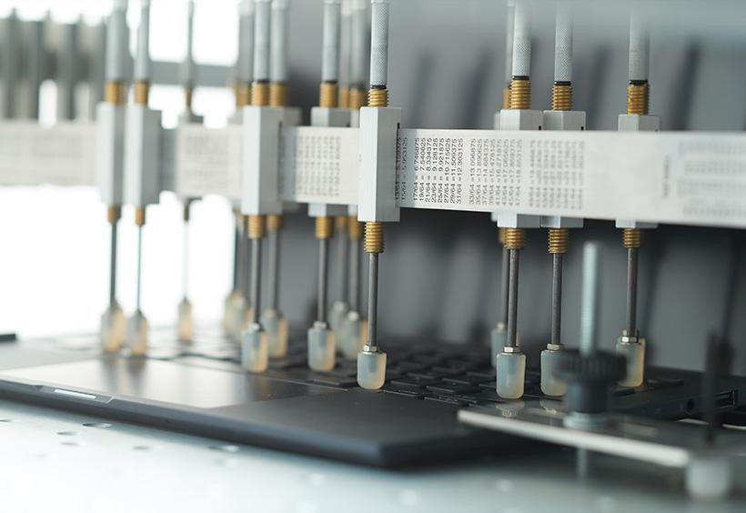 ASUS ExpertBook có bền không: Gập mở 11 năm không hỏng, nước đổ vào không “xi nhê”- Ảnh 9.