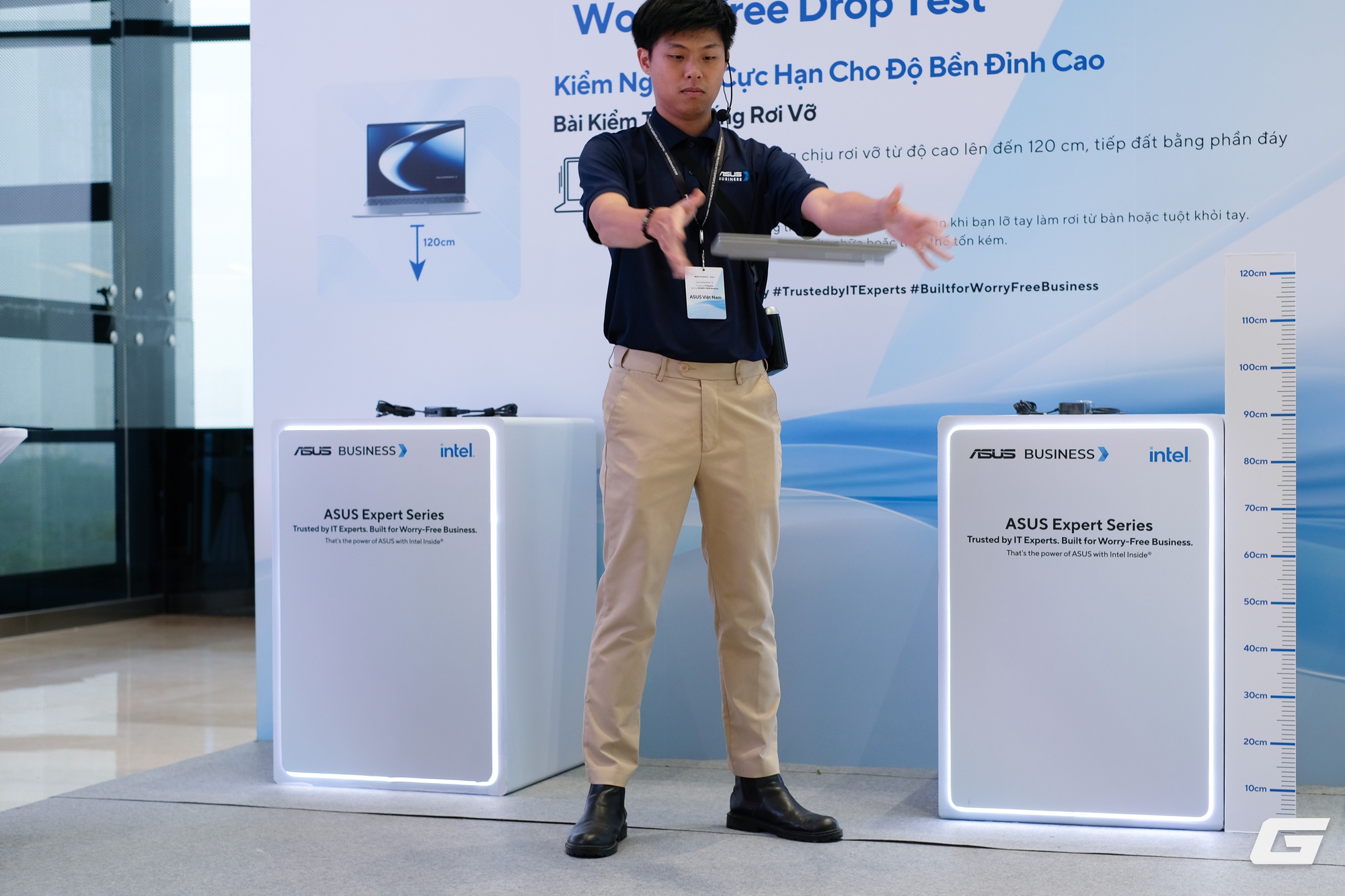 Đây là mẫu laptop doanh nghiệp “quốc dân” của ASUS: Giá mềm nhưng vẫn hỗ trợ AI, bền tới độ đổ nước, làm rơi hay dẫm lên cũng không hỏng- Ảnh 10.