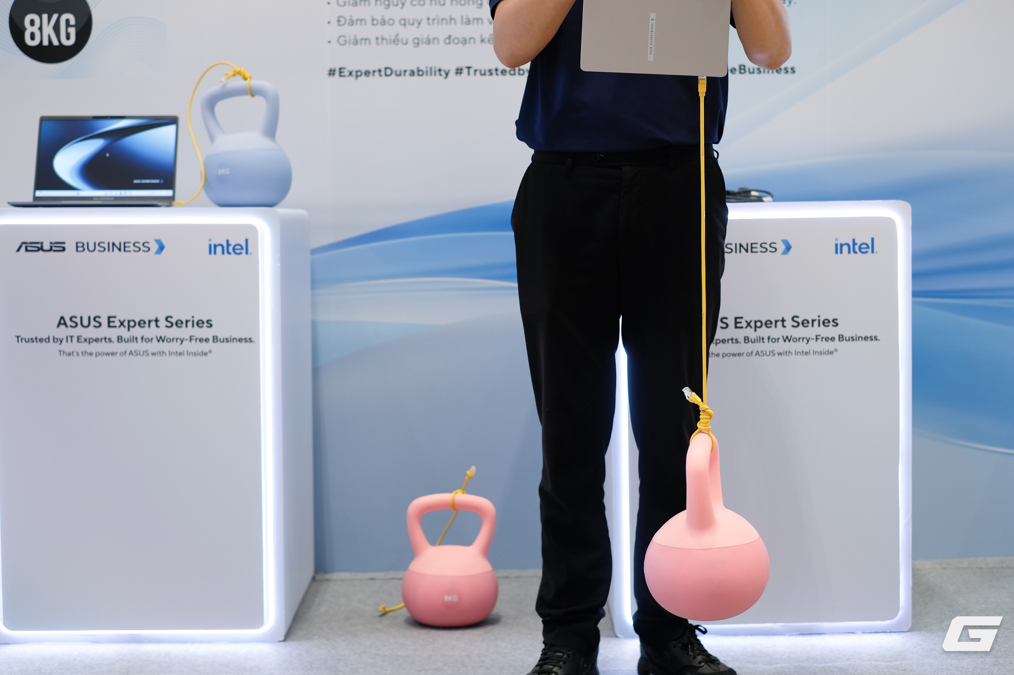 Đây là mẫu laptop doanh nghiệp “quốc dân” của ASUS: Giá mềm nhưng vẫn hỗ trợ AI, bền tới độ đổ nước, làm rơi hay dẫm lên cũng không hỏng- Ảnh 12.