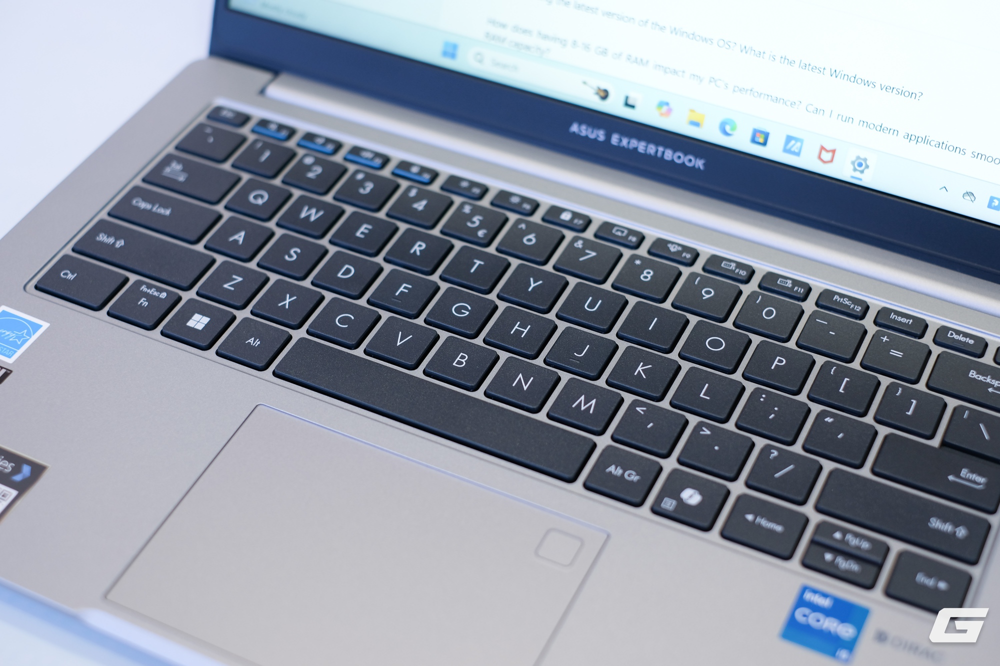 Đây là mẫu laptop doanh nghiệp “quốc dân” của ASUS: Giá mềm nhưng vẫn hỗ trợ AI, bền tới độ đổ nước, làm rơi hay dẫm lên cũng không hỏng- Ảnh 5.