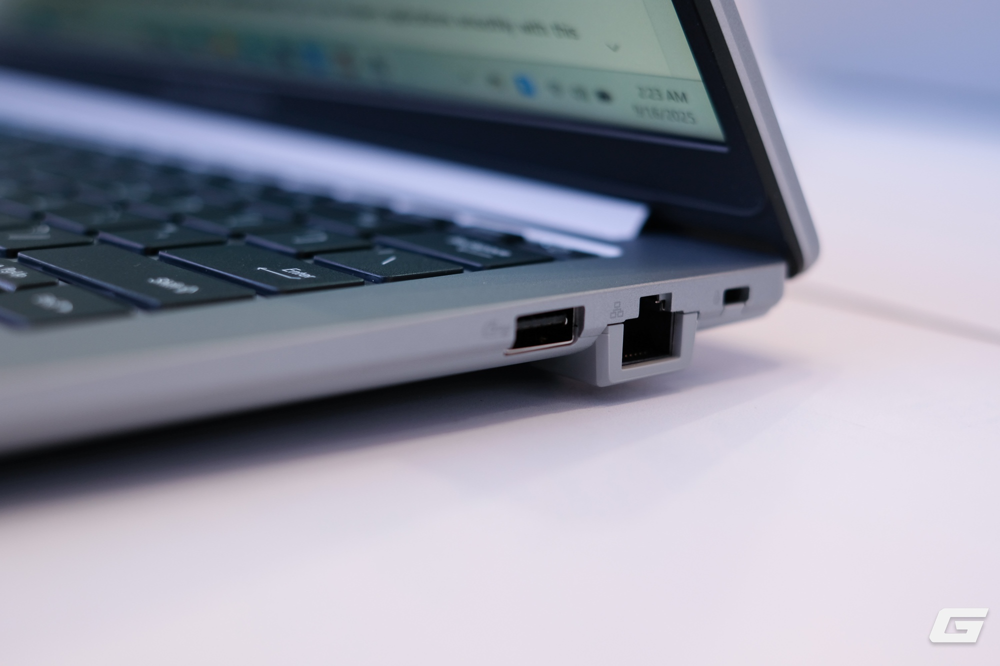 Đây là mẫu laptop doanh nghiệp “quốc dân” của ASUS: Giá mềm nhưng vẫn hỗ trợ AI, bền tới độ đổ nước, làm rơi hay dẫm lên cũng không hỏng- Ảnh 4.