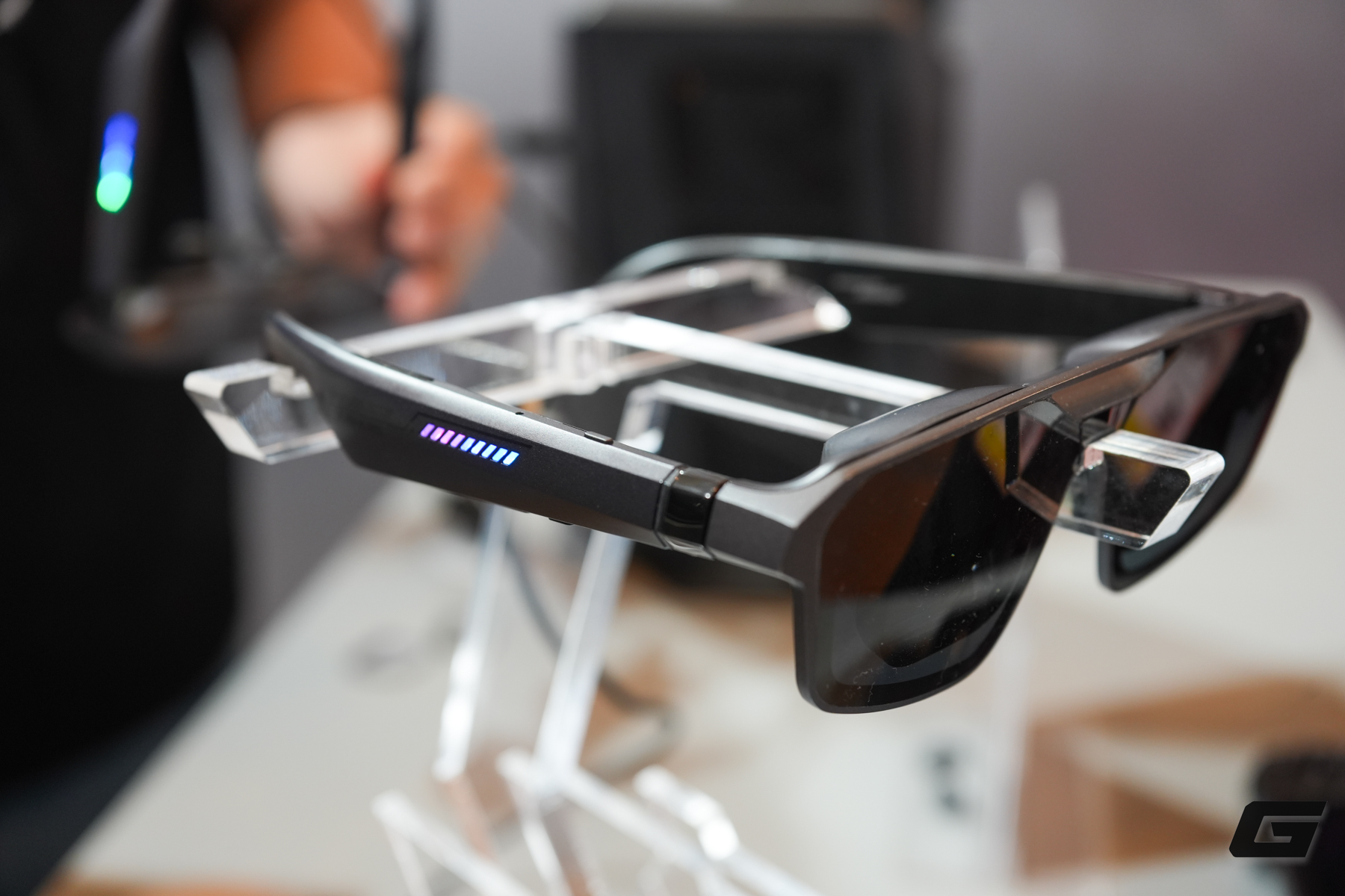 Đây rồi, ASUS đã có kính thực tế tăng cường dành cho ... những người đang phải đeo kính - Ảnh 2.