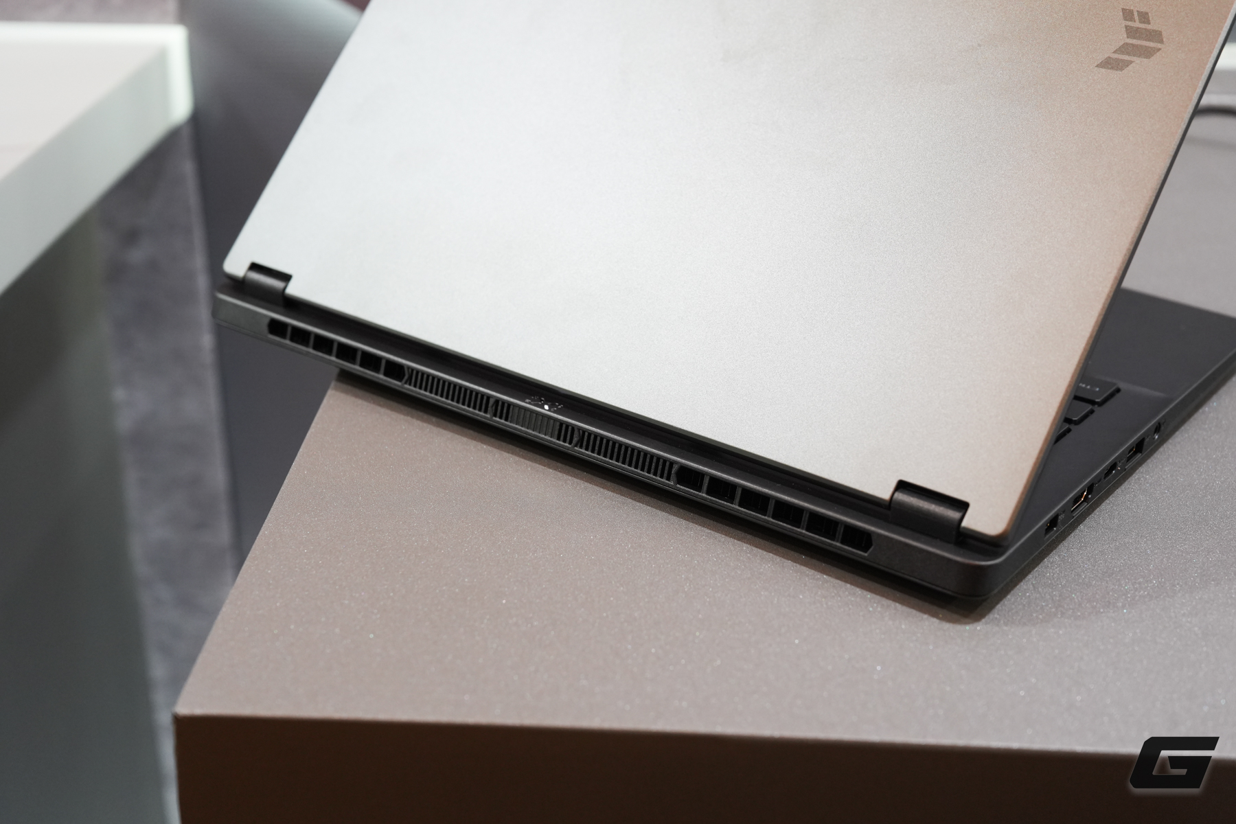 Máy tính gaming của ASUS nổi bật tại CES 2026: độ bền chuẩn quân đội, cấu hình chuẩn eSports - Ảnh 3.