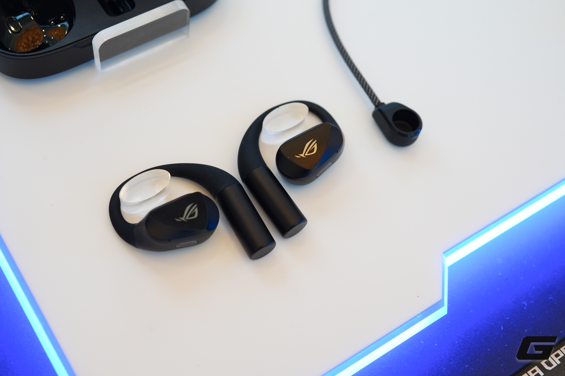Trên tay bộ đôi tai nghe gaming ASUS ROG mới tại CES 2026: Từ open-ear không dây đến tai nghe từ phẳng cao cấp- Ảnh 3.