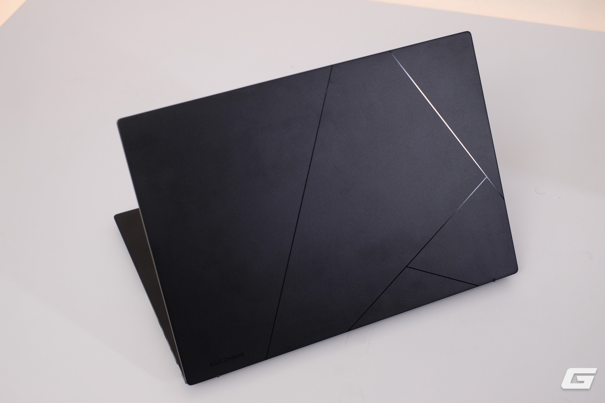 Trên tay ASUS Zenbook 14 (UM3406GA): Laptop Ryzen AI 400 series đầu tiên tại Việt Nam với thế mạnh về thời lượng pin- Ảnh 3.