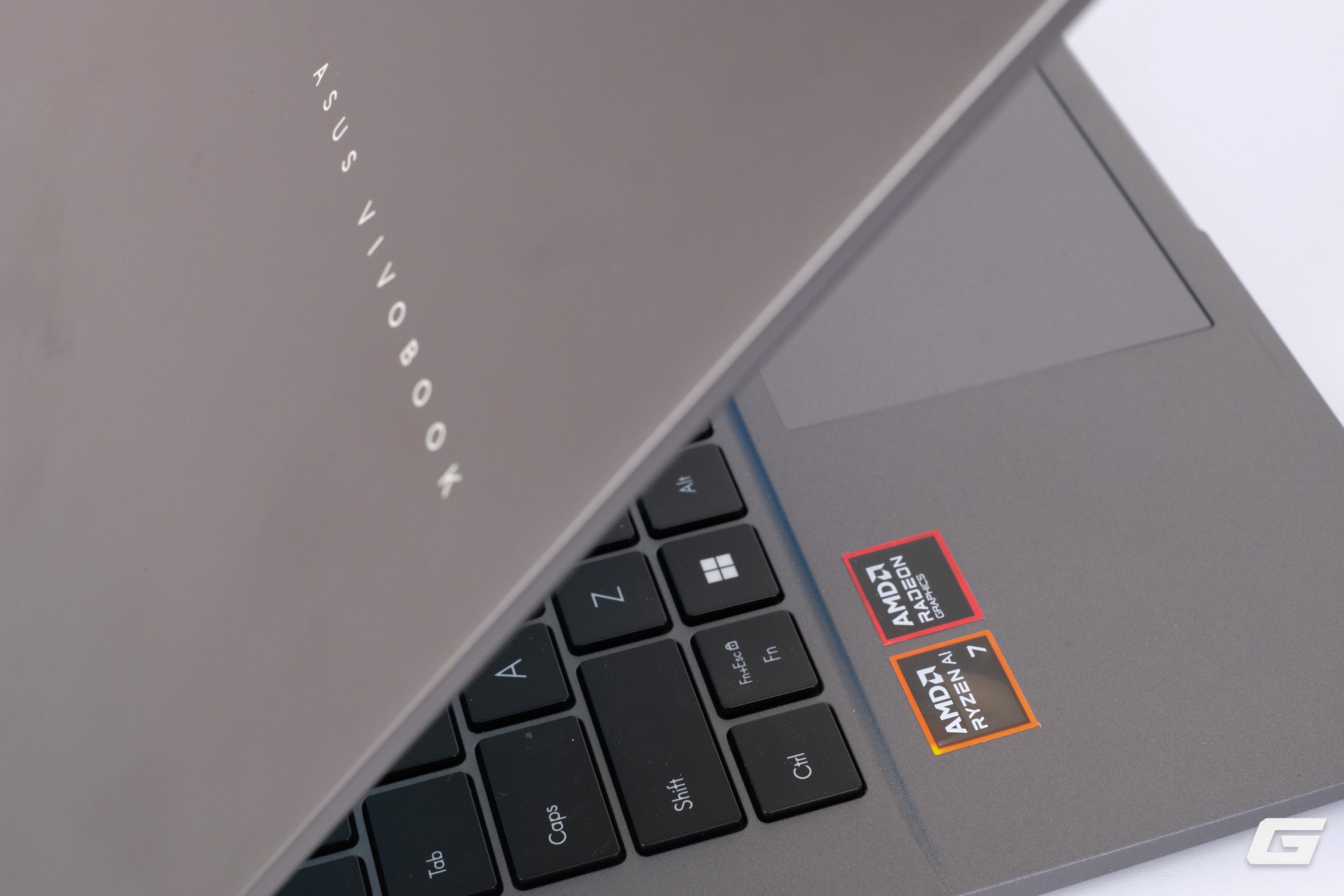 Trên tay ASUS Vivobook S14 (M3407GA): Ryzen AI 400 Series, pin 15 giờ, RAM nâng cấp được, giá gần 25 triệu đồng- Ảnh 1.