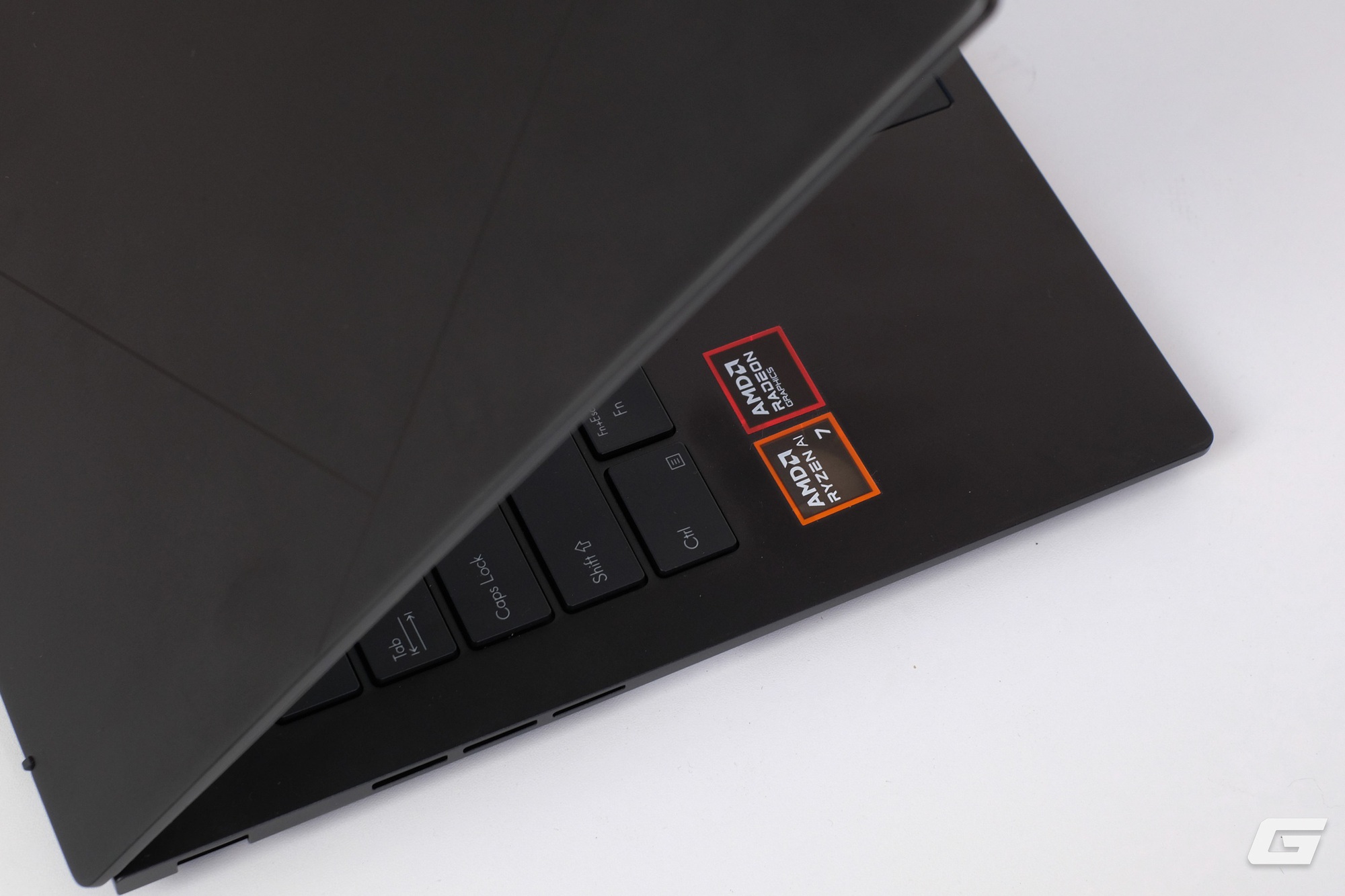 Trên tay ASUS Zenbook 14 (UM3406GA): Laptop Ryzen AI 400 series đầu tiên tại Việt Nam với thế mạnh về thời lượng pin- Ảnh 17.